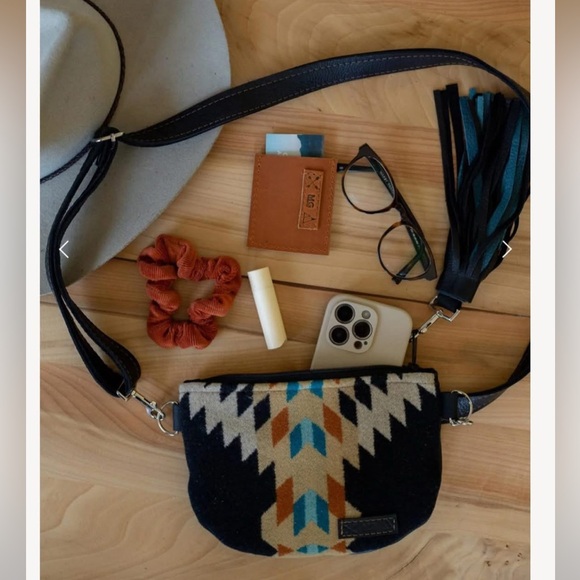 Pendleton crossbody - Picture 3 of 3